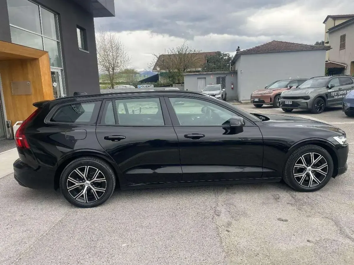 Usata Volvo V60 163 CV (119 kW) 2022 Nero Station wagon