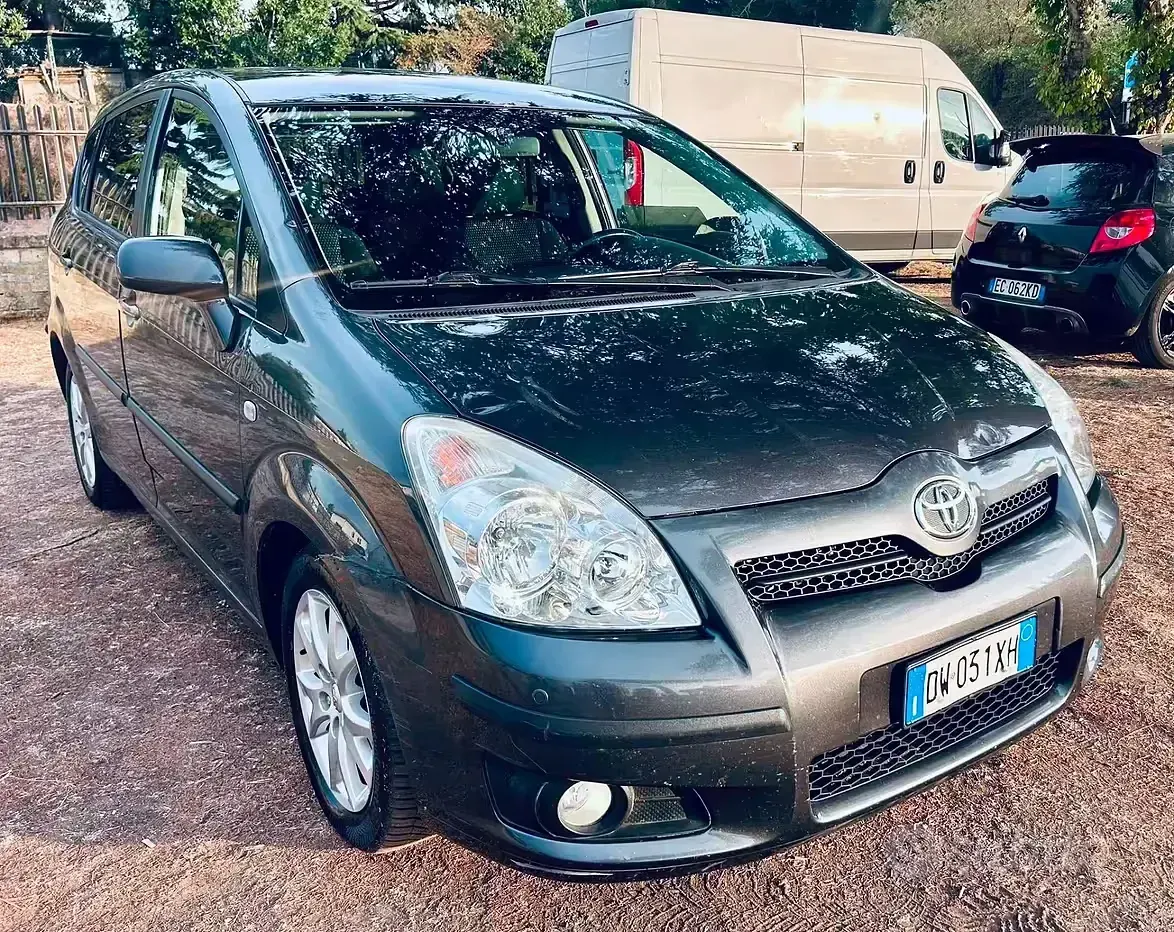 Usata Toyota Corolla Verso Sol 136 CV (100 kW) 2008 Grigio Monovolume