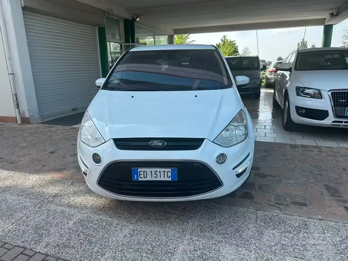 Gebraucht Ford S-MAX S 163 PS (119 kW) 2010 Weiß Van / Kleinbus