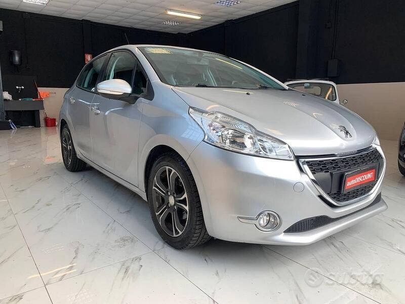 Usata Peugeot 208 Allure 68 CV (50 kW) 2014 Argento Utilitaria