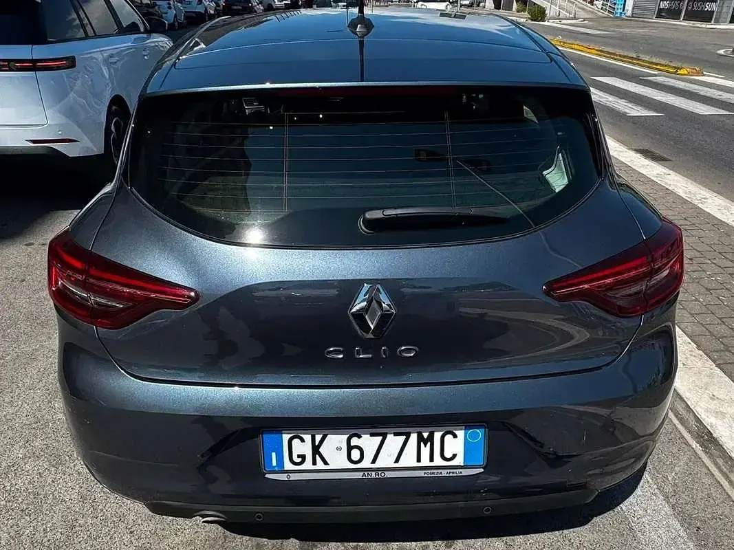 Usata Renault Clio V Zen 101 CV (74 kW) 2022 Grigio Berlina