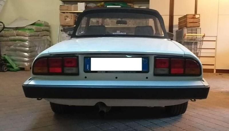 Usata Alfa Romeo Spider Veloce 128 CV (94 kW) 1987 Bianco Cabrio