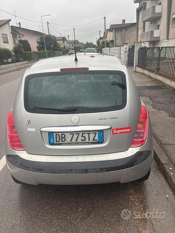 Usata Lancia Ypsilon 80 CV (58 kW) 2006 Grigio Utilitaria
