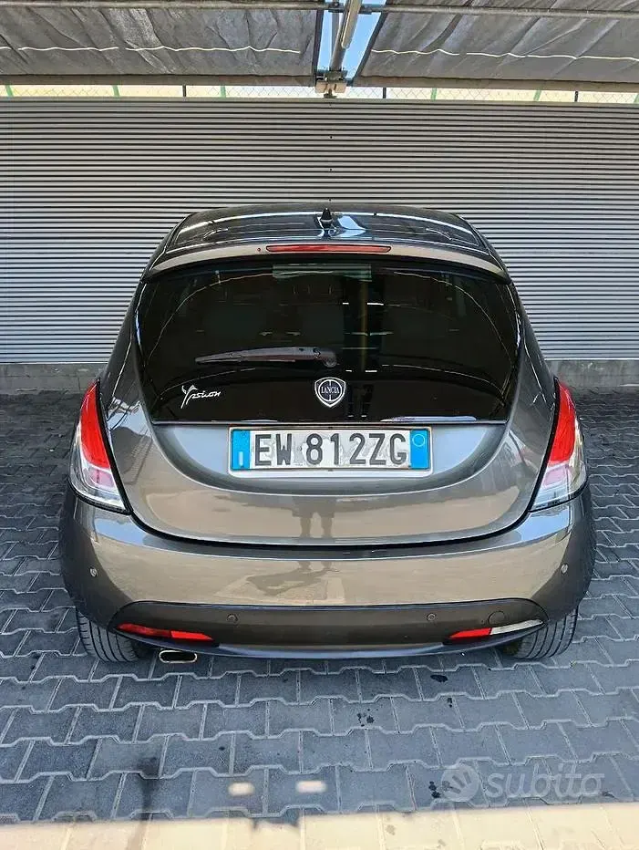 Usata Lancia Ypsilon 69 CV (50 kW) 2014 Giallo Utilitaria