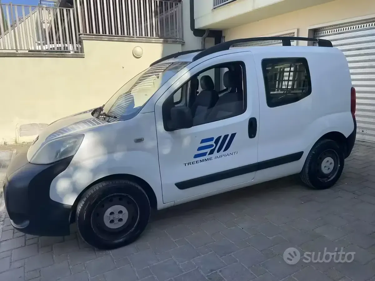 Usata Peugeot Bipper 75 CV (55 kW) 2011 Bianco Monovolume