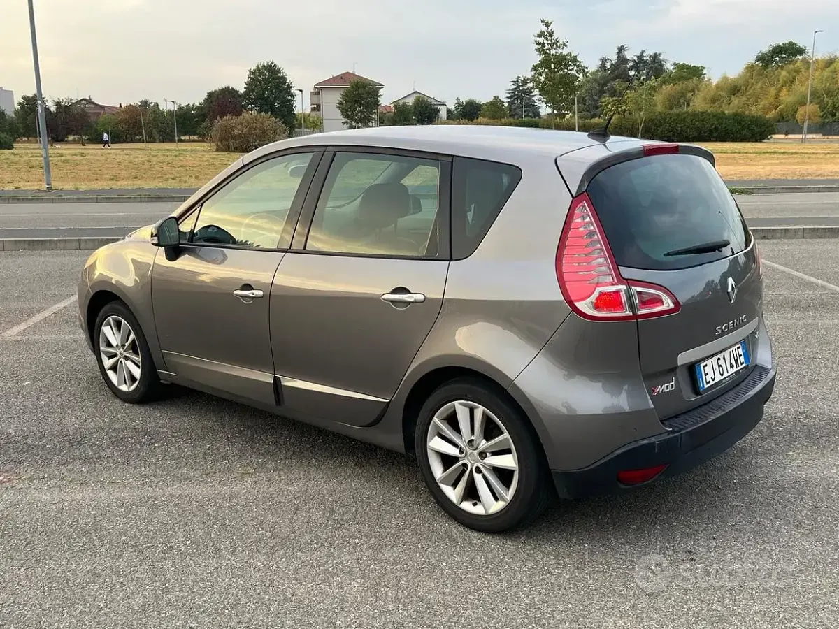 Usata Renault Scénic 130 CV (95 kW) 2011 Marrone Monovolume