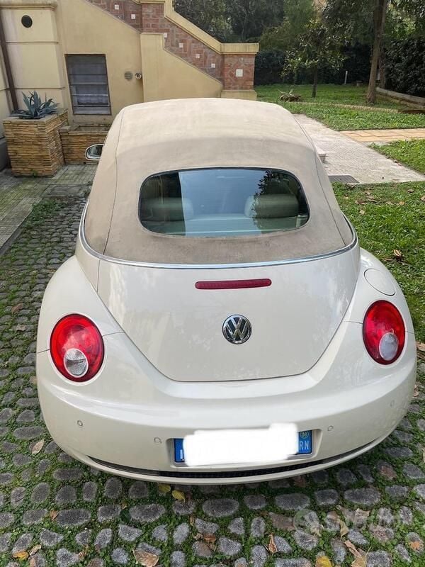 Usata VW New Beetle Cabriolet 105 CV (77 kW) 2008 Beige Cabrio