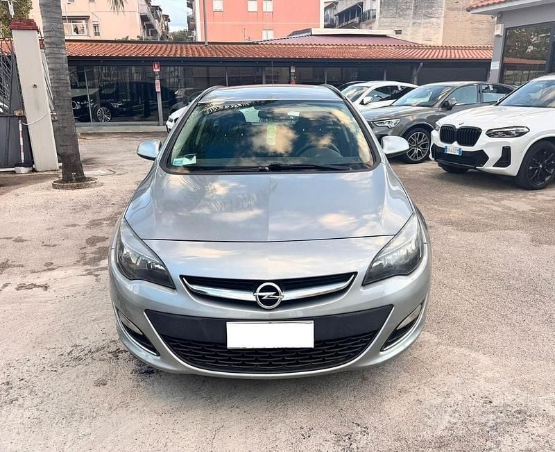 Usata Opel Astra 110 CV (80 kW) 2013 Grigio Berlina