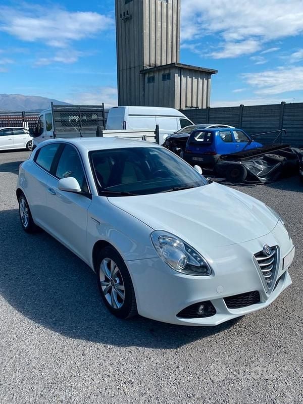 Usata Alfa Romeo Giulietta Progression 105 CV (77 kW) 2010 Bianco Utilitaria