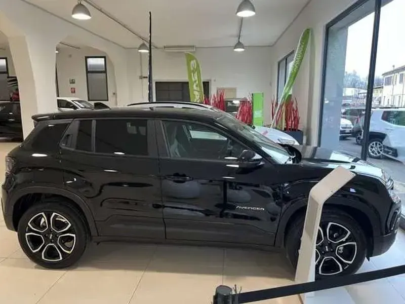 Usata Jeep Avenger Summit 101 CV (74 kW) 2024 Negro cinema SUV