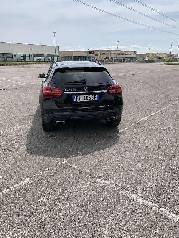 Usata Mercedes GLA200 136 CV (100 kW) 2017 SUV