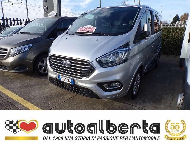 Grigio chiaro Usata 2021 Ford Tourneo Monovolume | 32.500 € (Buon prezzo) - Immagine 1/4