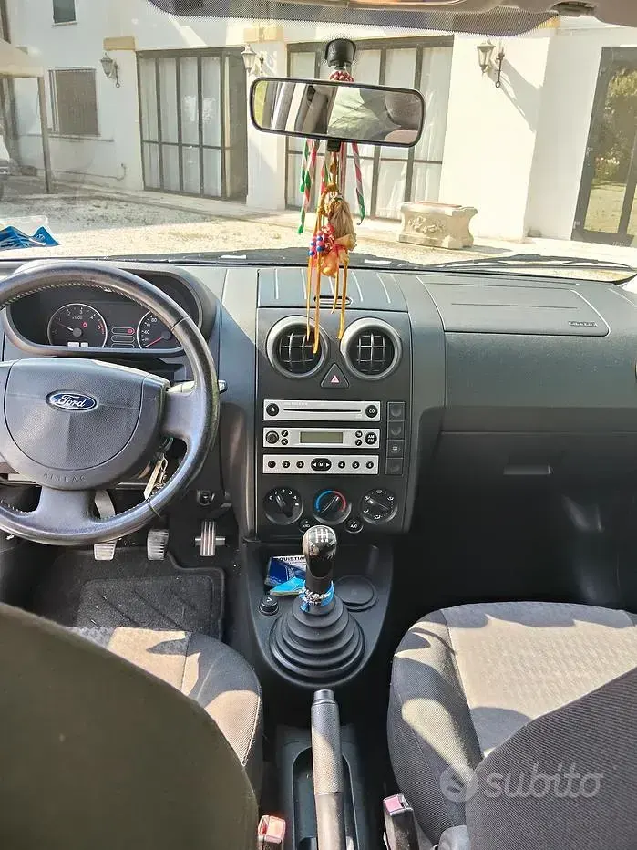 Usata Ford Fusion 68 CV (50 kW) 2003 Grigio Utilitaria