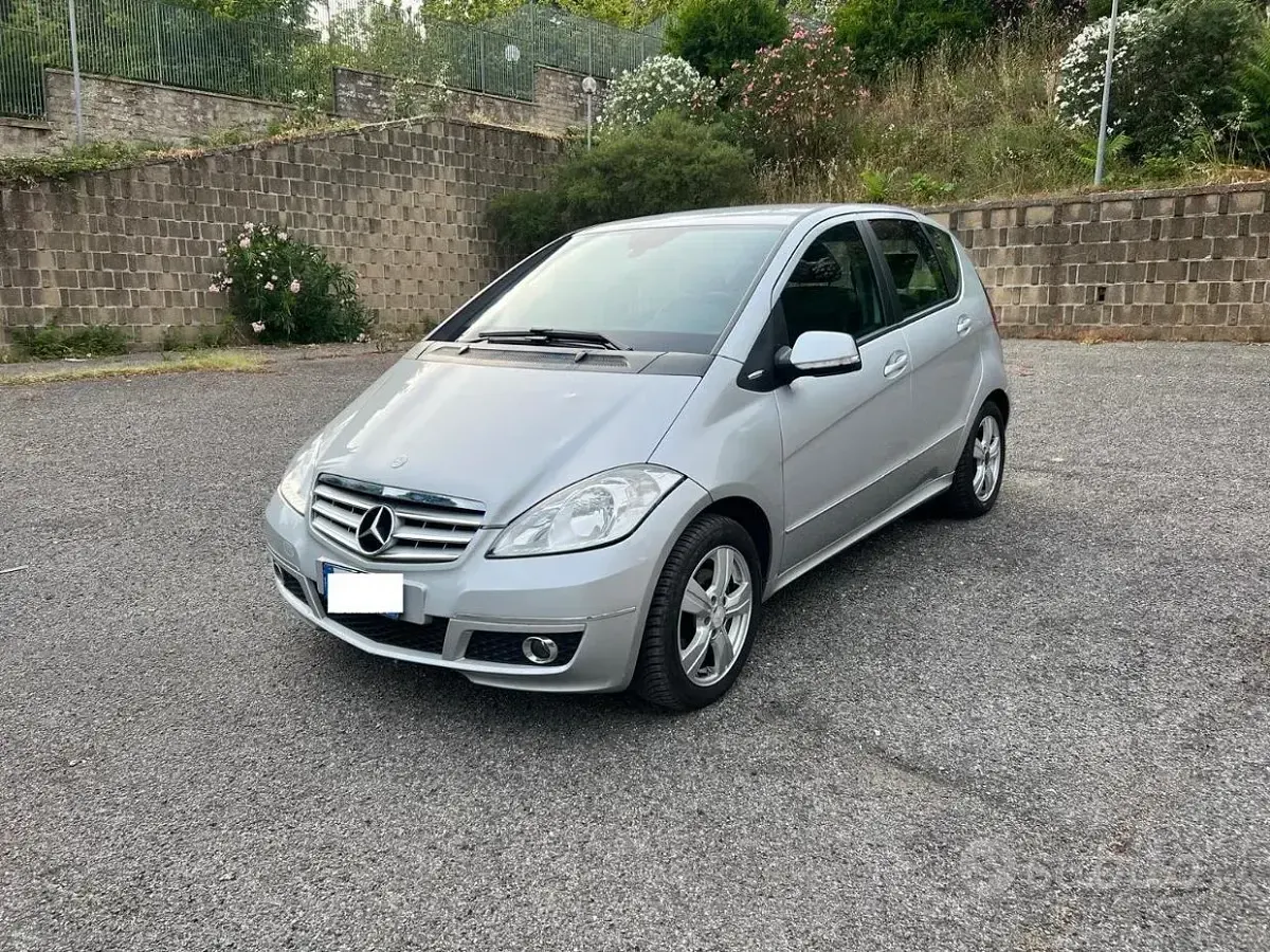 Usata Mercedes A180 Avantgarde 109 CV (80 kW) 2012 Grigio Utilitaria