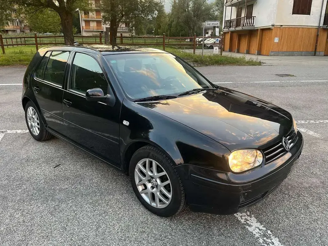 Usata VW Golf IV Highline 105 CV (77 kW) 2003 Nero Berlina