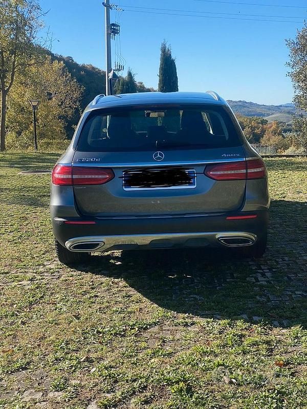 Usata Mercedes E220 194 CV (142 kW) 2019 Grigio Berlina