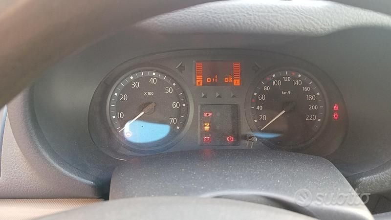 Usata 2004 Renault Clio II Tre volumi | 900 € (Super prezzo) - Immagine 1/4