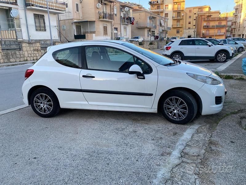 Usata Peugeot 207 70 CV (51 kW) 2010 Furgone