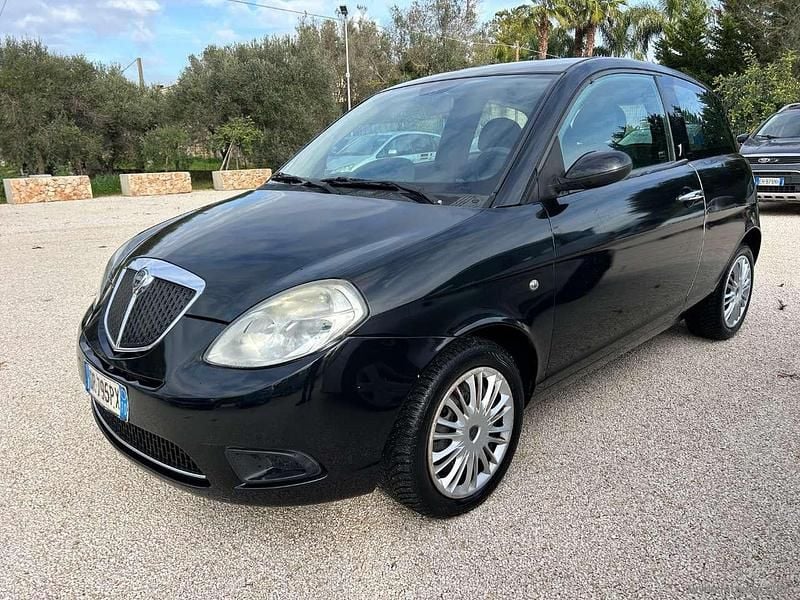 Nero Usata 2008 Lancia Ypsilon Due volumi | 3900 € (Buon prezzo) - Immagine 1/4