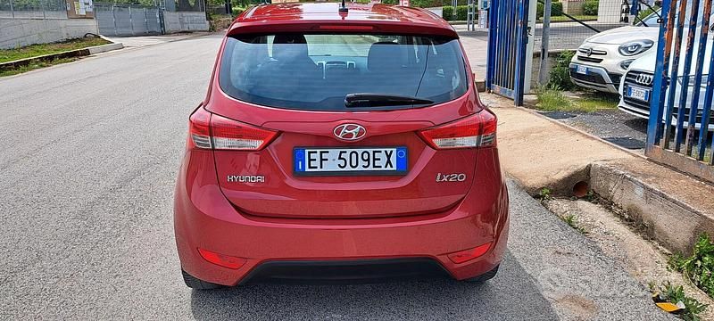 Usata Hyundai ix20 90 CV (66 kW) 2010 Rosso Utilitaria