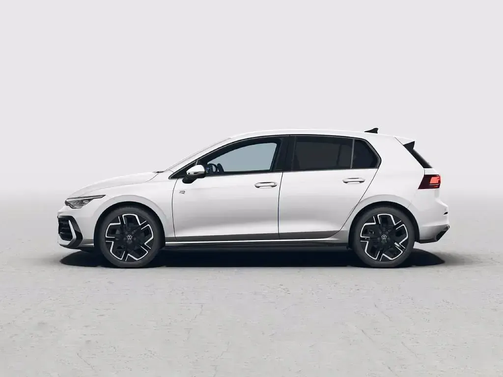 Nuova VW Golf VIII R-line 150 CV (110 kW) 2026 Oryx white perlato Berlina