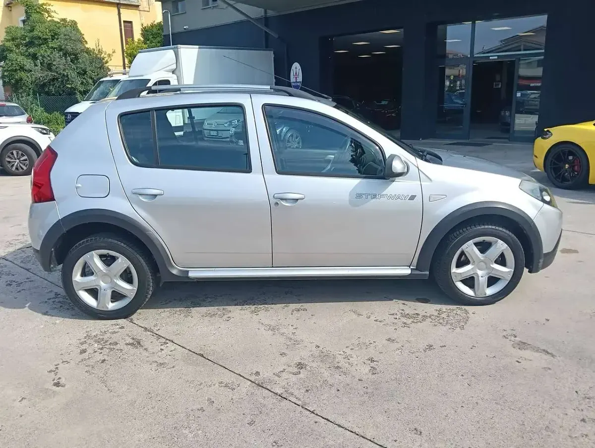 Usata Dacia Sandero Stepway 90 CV (66 kW) 2012 Argento met. Berlina