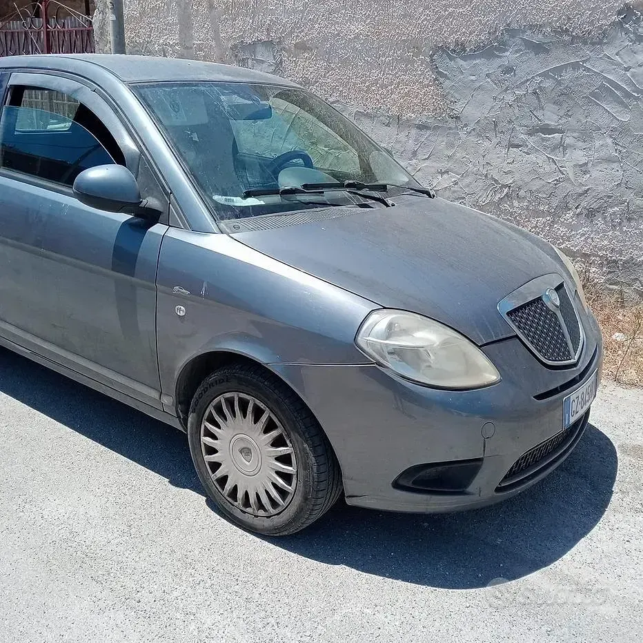 Usata Lancia Ypsilon 75 CV (55 kW) 2011 Grigio Utilitaria