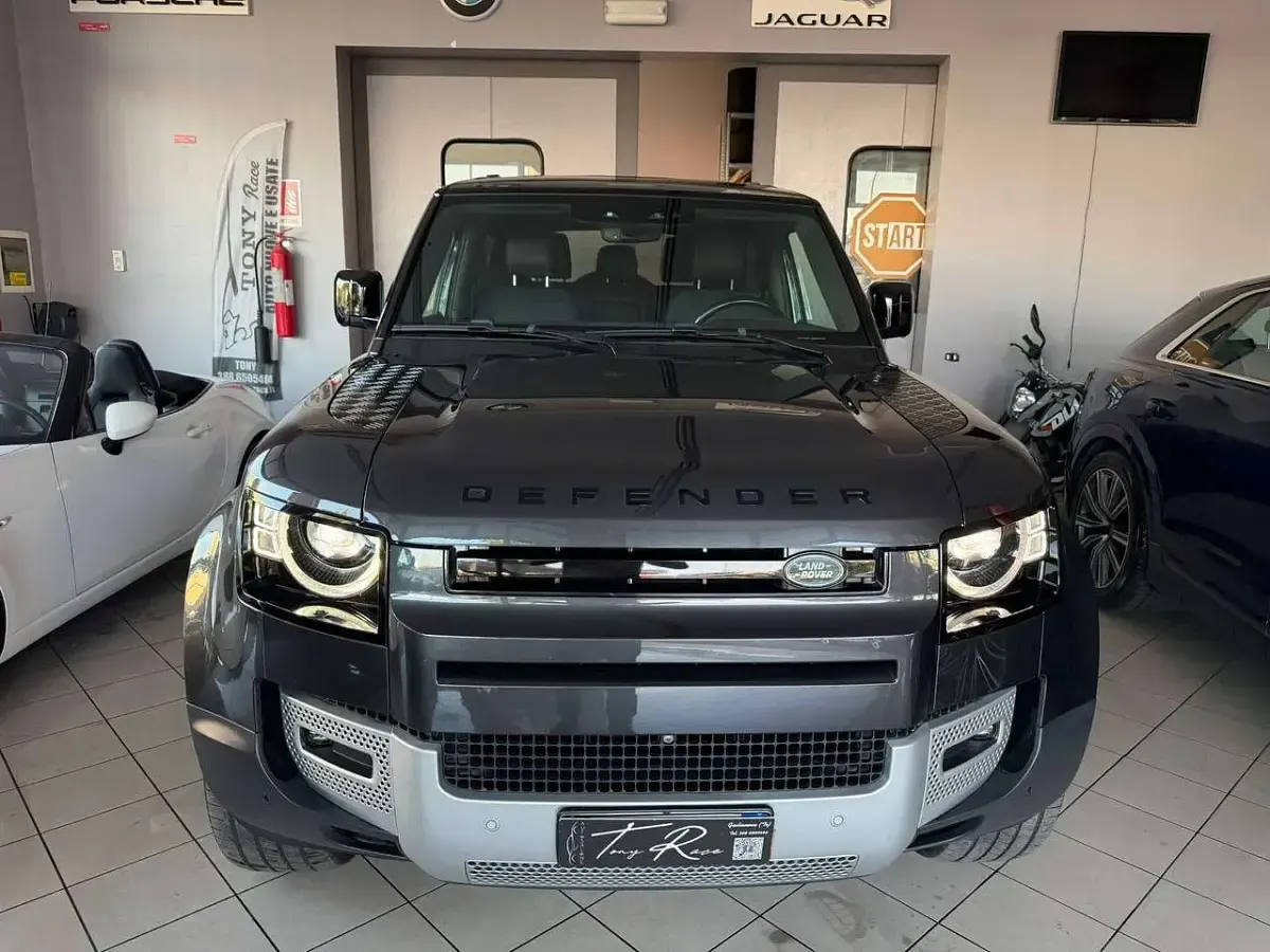 Usata Land Rover Defender SE Dynamic 249 CV (183 kW) 2022 Grigio SUV