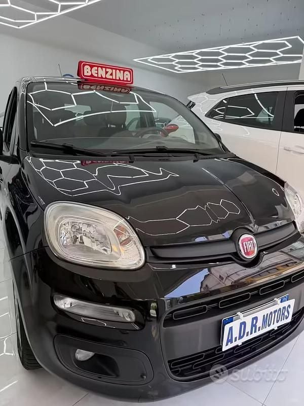 Usata Fiat Panda Lounge 69 CV (50 kW) 2016 Nero Utilitaria