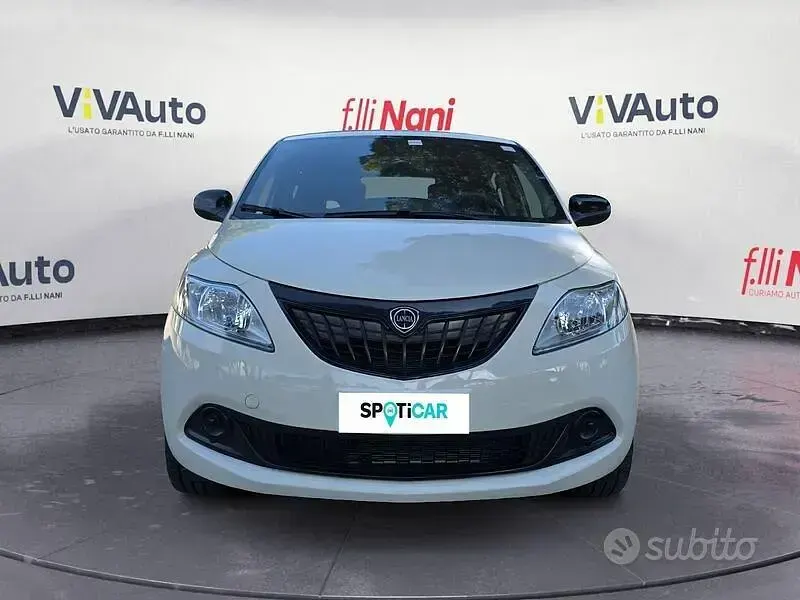 Usata Lancia Ypsilon Silver 70 CV (51 kW) 2024 Bianco Utilitaria