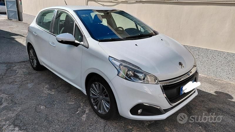 Usata Peugeot 208 Allure 82 CV (60 kW) 2016 Bianco Utilitaria