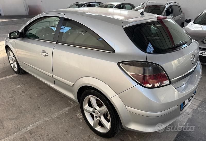 Occasion Opel Astra GTC Cosmo 125 ch (91 kW) 2009 Gris Berline