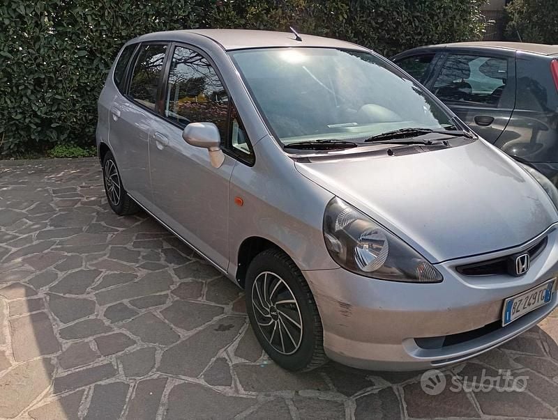 Usata Honda Jazz 78 CV (57 kW) 2003 Grigio Utilitaria