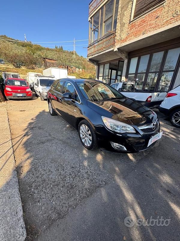 Usata Opel Astra Cosmo 125 CV (91 kW) 2012 Grigio Station wagon