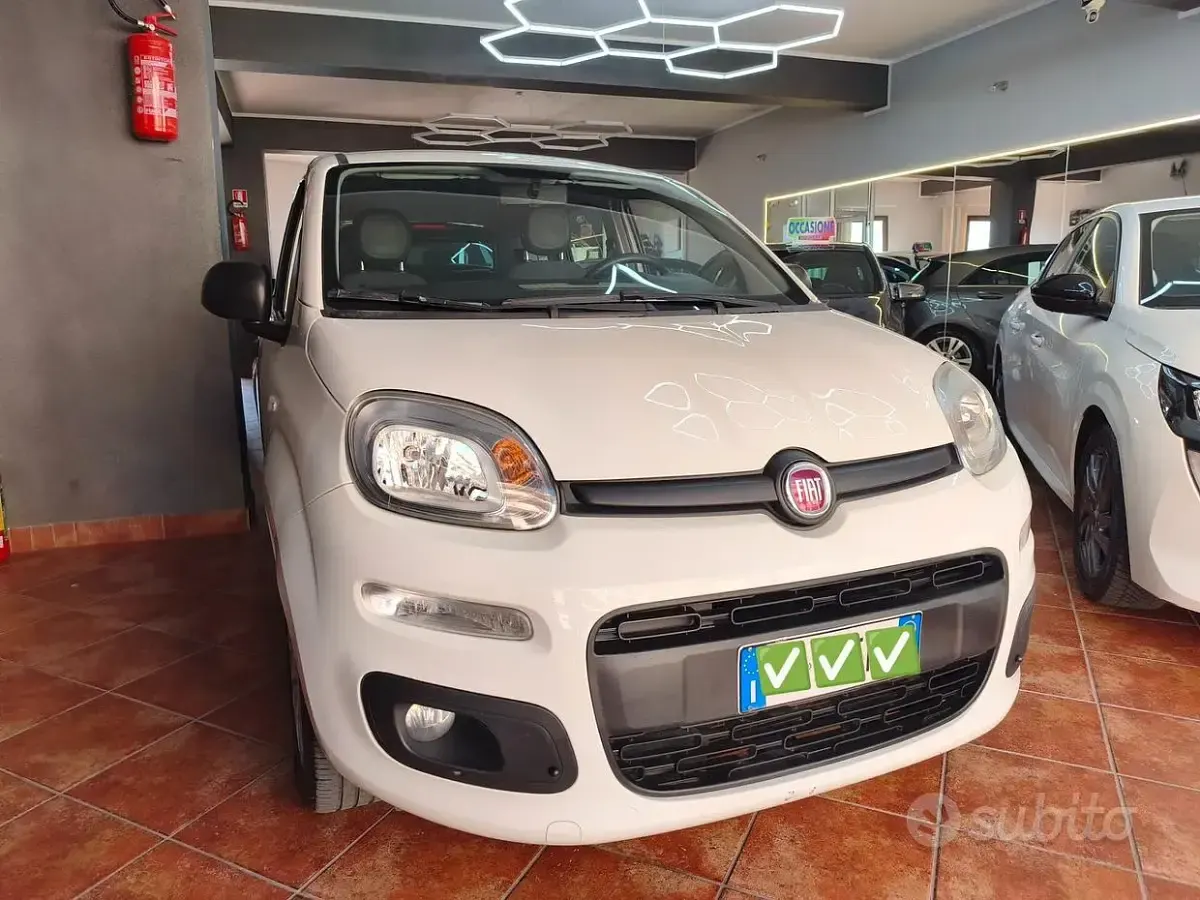 Usata Fiat Panda Lounge 69 CV (50 kW) 2021 Bianco Utilitaria