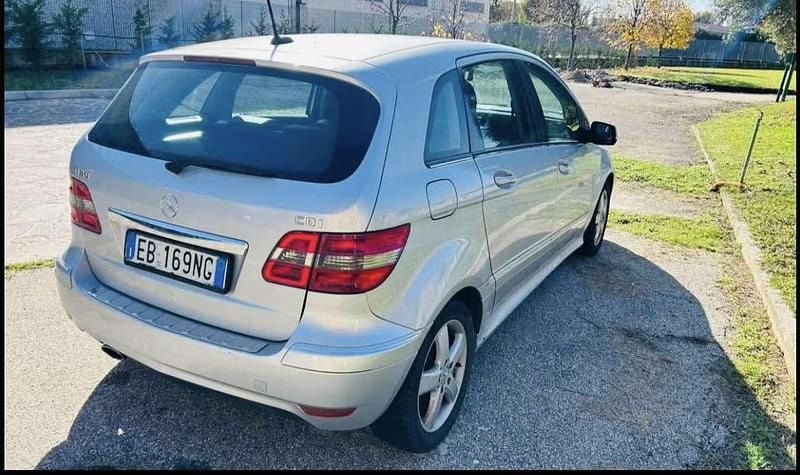 Usata Mercedes B180 109 CV (80 kW) 2009 Monovolume