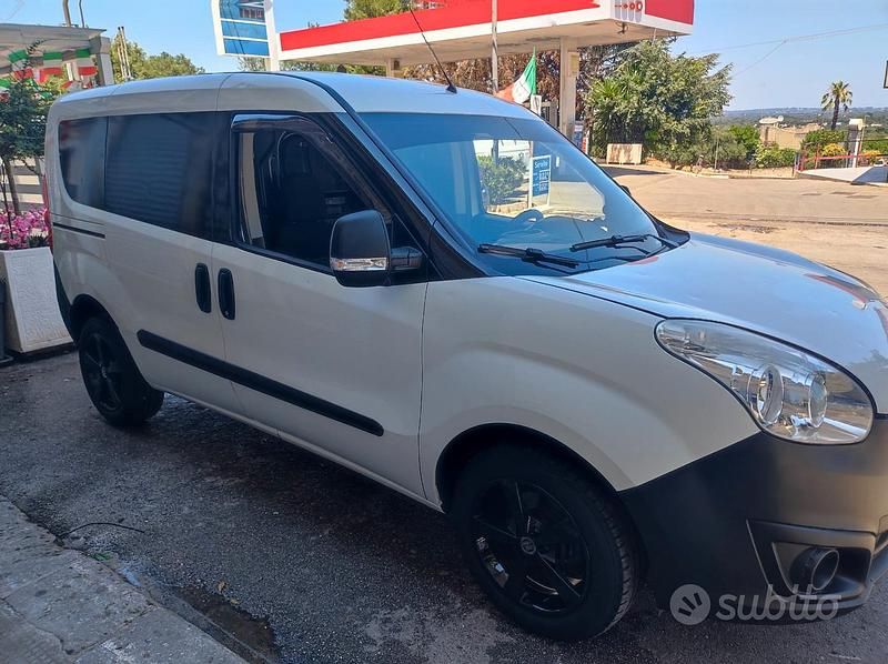 Usata Opel Combo 69 CV (50 kW) 2016 Bianco Monovolume