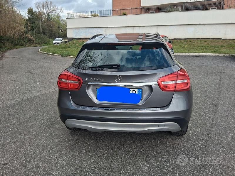 Usata Mercedes GLA180 Business 109 CV (80 kW) 2017 Grigio SUV