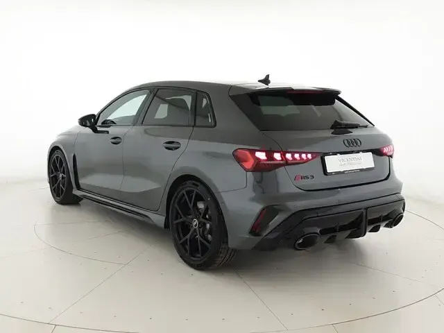Usata Audi RS3 Sportback Comfort 400 CV (294 kW) 2025 Grigio daytona perla Utilitaria