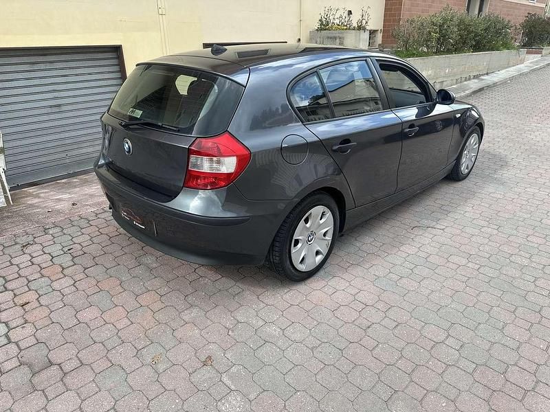 Usata BMW 118 122 CV (89 kW) 2006 Grigio Utilitaria