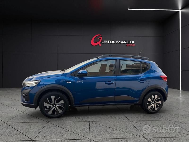 Neu Dacia Sandero Stepway 101 PS (74 kW) 2025 Blau Kleinwagen