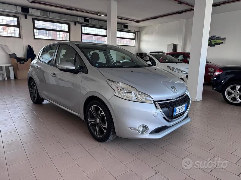 Usata Peugeot 208 Allure 68 CV (50 kW) 2015 Grigio Utilitaria