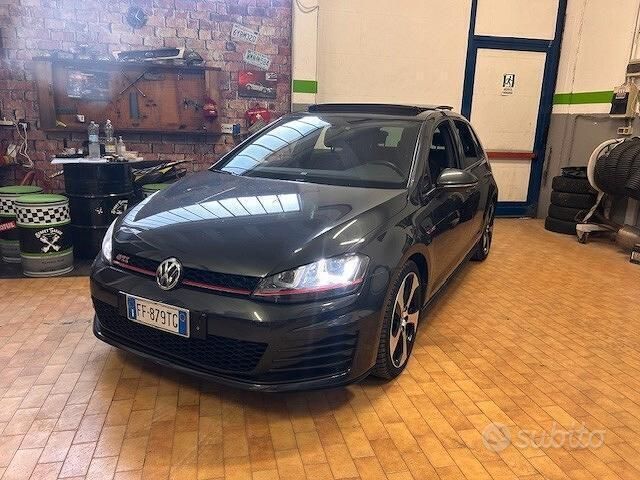 Usata 2016 VW Golf VII GTI Tre volumi | 15.000 € (Super prezzo) - Immagine 1/4