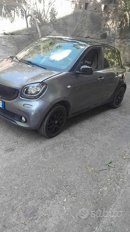 Grigio Usata 2015 Smart ForFour Passion Utilitaria | 5490 € (Super prezzo) - Immagine 1/4