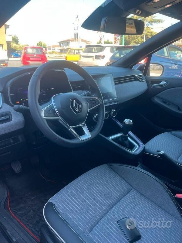 Usata Renault Clio V 90 CV (66 kW) 2024 Grigio Berlina