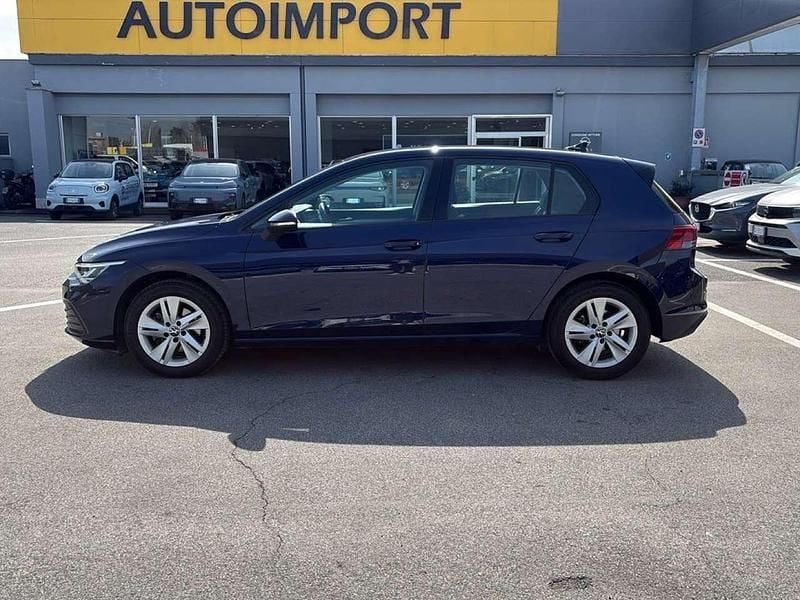 Usata VW Golf VIII Life 150 CV (110 kW) 2020 Blu/azzurro Utilitaria