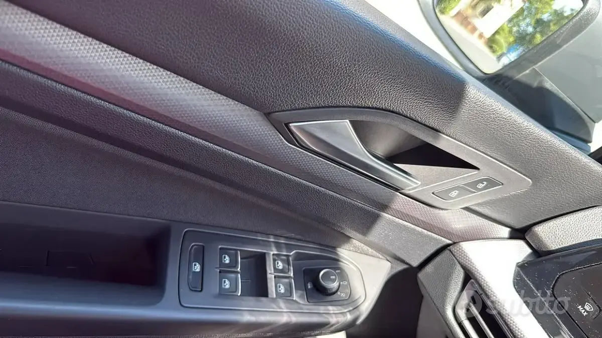 Usata VW Golf VIII 150 CV (110 kW) 2021 Grigio Utilitaria