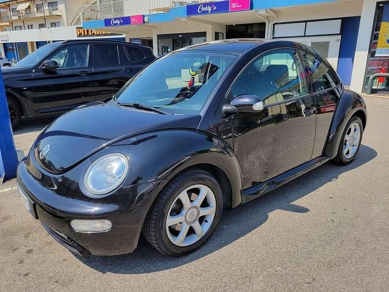 Begagnad VW New Beetle 101 HK (74 kW) 2002 Svart Halvkombi