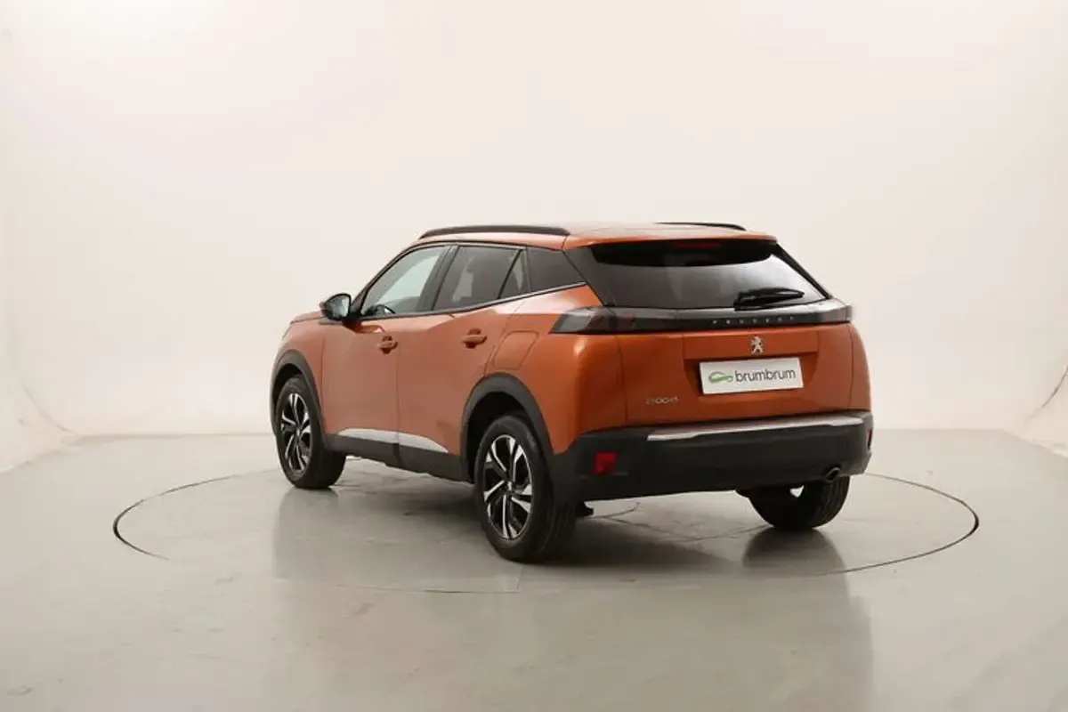 Usata Peugeot 2008 Allure 110 CV (80 kW) 2021 Arancione SUV