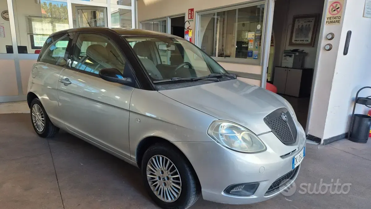 Usata Lancia Ypsilon 60 CV (44 kW) 2007 Argento Utilitaria